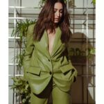 Yami Gautam Instagram - A Thursday L-O-A-D-I-N-G💚 Styling: @alliaalrufai Styling assisted by: @shubhangini_gupta Makeup: @krisann.figueiredo.mua Hair: @bbhiral Photographer: @haranish.hrf Photography assisted by : @snedal_gracias @aayuddhh