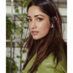 Yami Gautam Instagram - A Thursday L-O-A-D-I-N-G💚 Styling: @alliaalrufai Styling assisted by: @shubhangini_gupta Makeup: @krisann.figueiredo.mua Hair: @bbhiral Photographer: @haranish.hrf Photography assisted by : @snedal_gracias @aayuddhh