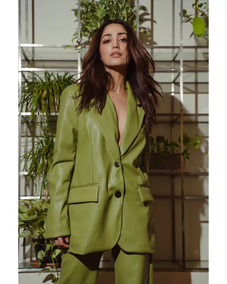 Yami Gautam Instagram - A Thursday L-O-A-D-I-N-G💚 Styling: @alliaalrufai Styling assisted by: @shubhangini_gupta Makeup: @krisann.figueiredo.mua Hair: @bbhiral Photographer: @haranish.hrf Photography assisted by : @snedal_gracias @aayuddhh