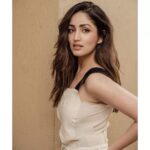 Yami Gautam Instagram – Naina is ready to shine✨ #AThursdaypromotions

Styling: @alliaalrufai @rheasstylecloset
Makeup: @mitalivakil
Hair: @sheetal_f_khan
Photographer: @haranish.hrf
Photography assisted by : @snedal_gracias
@aayuddhh