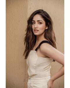 Yami Gautam Instagram - Naina is ready to shine✨ #AThursdaypromotions

Styling: @alliaalrufai @rheasstylecloset
Makeup: @mitalivakil
Hair: @sheetal_f_khan
Photographer: @haranish.hrf
Photography assisted by : @snedal_gracias
@aayuddhh