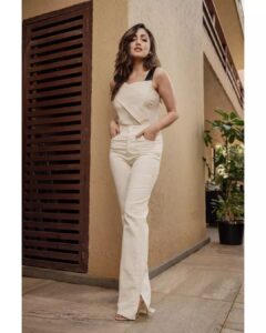 Yami Gautam Instagram - Naina is ready to shine✨ #AThursdaypromotions

Styling: @alliaalrufai @rheasstylecloset
Makeup: @mitalivakil
Hair: @sheetal_f_khan
Photographer: @haranish.hrf
Photography assisted by : @snedal_gracias
@aayuddhh