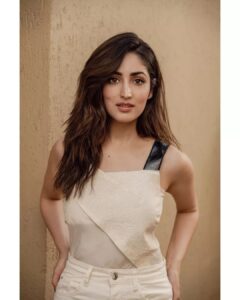 Yami Gautam Instagram - Naina is ready to shine✨ #AThursdaypromotions

Styling: @alliaalrufai @rheasstylecloset
Makeup: @mitalivakil
Hair: @sheetal_f_khan
Photographer: @haranish.hrf
Photography assisted by : @snedal_gracias
@aayuddhh