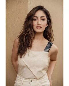 Yami Gautam Instagram - Naina is ready to shine✨ #AThursdaypromotions

Styling: @alliaalrufai @rheasstylecloset
Makeup: @mitalivakil
Hair: @sheetal_f_khan
Photographer: @haranish.hrf
Photography assisted by : @snedal_gracias
@aayuddhh