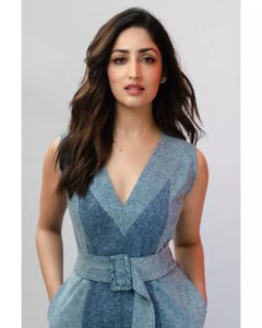 Yami Gautam Instagram - Blue-tiful

Stylist :  @alliaalrufai @rheasstylecloset
Outfit : @mellowdrama_official
Makeup: @mitalivakil
Hair: @sajzdot
Photographer: @haranish.hrf
Photography assisted by : @snedal_gracias
@aayuddhh