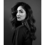 Yami Gautam Instagram - A Thursday on my mind! 🖤 Styling: @alliaalrufai Styling assisted by: @shubhangini_gupta Make up: @tanvichemburkar Hair: @sheetal_f_khan Photographer: @haranish.hrf Photography assisted by : @snedal_gracias @aayuddhh