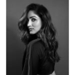 Yami Gautam Instagram - A Thursday on my mind! 🖤 Styling: @alliaalrufai Styling assisted by: @shubhangini_gupta Make up: @tanvichemburkar Hair: @sheetal_f_khan Photographer: @haranish.hrf Photography assisted by : @snedal_gracias @aayuddhh