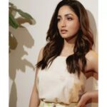 Yami Gautam Instagram - It’s A Thursday vibe. 💥 Styling: @lecoanethemantofficial @alliaalrufai @shubhangini_gupta Hair @sajzdot Makeup: @mitalivakil Photographer: @haranish.hrf Photography assisted by : @snedal_gracias @aayuddhh