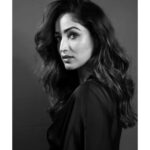 Yami Gautam Instagram – A Thursday on my mind! 🖤

Styling: @alliaalrufai
Styling assisted by: @shubhangini_gupta
Make up: @tanvichemburkar
Hair: @sheetal_f_khan
Photographer: @haranish.hrf
Photography assisted by : @snedal_gracias
@aayuddhh