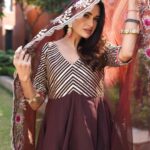 Yuvika Chaudhary Instagram – #bannadi 😍
Launching SS’22♥️
@yuvikachaudhary  X @aachho 
It is time to be prepared to twirl and swirl on BANNADI with our latest SS’22 Collection ♥️

Adding a exquisite blockprints , handpainted, organza series . Light and voguish palette bring the sunbeams into the show, specifically focused soft pinks, earthy browns, and florescence yellow and greens

Warm gratitude to team @itcrajputana for hospitality completely♥️

Muse : @yuvikachaudhary 
Location: @itcrajputana 
Jewellery: @aachho 
Jutti : @jaysoleindia 
Styledby: @stylebysugandhasood 
Photographer: @ajpictography 
Videographer: @rjprt @chiragbhatia699 
Makeup: @raveen_anand @beautybyraveenanand 
Hair: @sunil_celebrity_stylist 
.
.
.
#AachhoBannadi #BannadiSong #ReelOnBannadiSong #Aachho #twirlwithaachho #aachhosong #aachhoxyuvikachaudhary #aachhoss22collection #ss22 #onlineshopping #trending