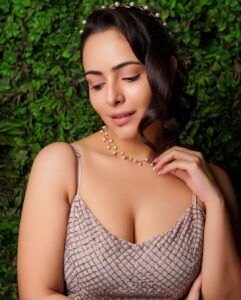 Aanchal Munjal Instagram - Just casually tryna’ steal your heart .. 🐹 Concept by @theanunarang Shot by @niravthakkarphotography MUA @makeupandhairbyupasana 📍@platinumcorp.in