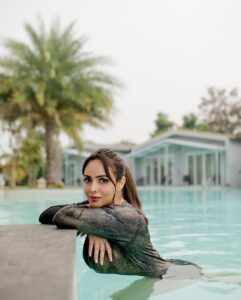 Aanchal Munjal Instagram - जल परी । 🐋
Conceptualised by @theanunarang
Hair & MUA @sunny_makeup_artist 
Captured by @akshayphotoartist
Location @theforestclubresort @zuper_solutions