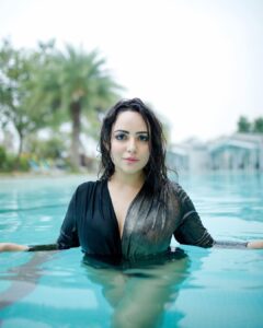 Aanchal Munjal Instagram - जल परी । 🐋
Conceptualised by @theanunarang
Hair & MUA @sunny_makeup_artist 
Captured by @akshayphotoartist
Location @theforestclubresort @zuper_solutions