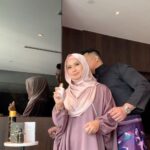 Aaron Aziz Instagram - #Deanilyas buat muka monyet Sebab curang dgn #cahaya New release by @diyanahalik @diyanahalikcom @bandofbraders Instant Sampin @aaronaziztheoud.hq #sabroudbyaaronaziz #jameelabyaaronaziz #albaythomefragrancebyaaronaziz @wolokualalumpur make up @aniselysha video @atiyahsaadon Photo @hazrangah