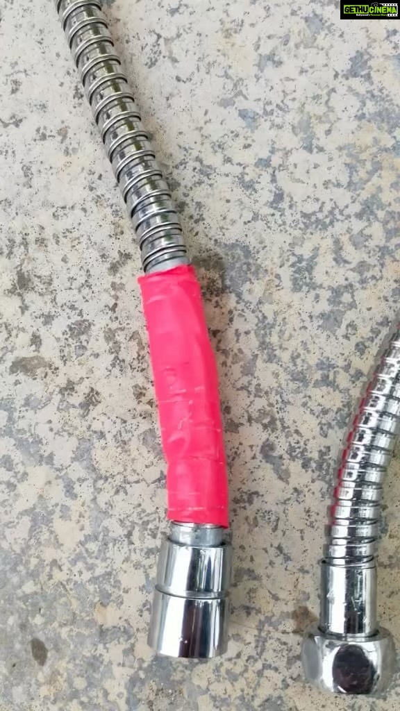 Aaron Aziz Instagram - Beza antara orang yg creative dgn orang yg boring kan Khairi @acik_propel Saya dah Bangga dapat repair hose sendiri… Awak ni kacau lah kerja saya… #Abghampa #AbgsyukuradaorangkuatmcmKhairi #AbgisPandai #Abgnakaddcolorkattoilet