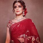 Aarti Chhabria Instagram - For my love ❤️ जी हमें मंज़ूर है आपका ये फैसला जी हमें मंज़ूर है आपका ये फैसला केह रही है हर नज़र बंदा परवर शुक्रिया हँस के अपनी ज़िन्दगी में कर लिया शामिल मुझे दिल की ऐ धड़कन ठेहर जा मिल गयी मंजिल मुझे आपकी नज़रों ने समझा आपकी मंज़िल हूँ मैं मेरी मंज़िल आप हैं आपकी मंज़िल हूँ मैं मेरी मंज़िल आप हैं क्यों मैं तूफाँ से डरूँ मेरा साहिल आप हैं कोई तूफानों से कह दे मिल गया साहिल मुझे 📸 @riyabajaj_photography Outfit : @jhelumfashionhouse @jhelumdalvi Accessories : @justjeweleryindia Makeup : @amritakalyanpur Hair : @salmasayyed47