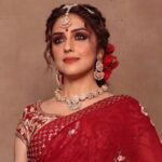 Aarti Chhabria Instagram - To complete the trio! ❤️🥰🤗 #photoshoot . #aartichabria #redsaree #closeup #indianwear #saree