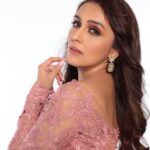 Aarti Chhabria Instagram - Swipe 👈 1, 2, 3, 4, 5 Which one is your favourite ? 💗 #tellme #poll #poser #wednesdaymood