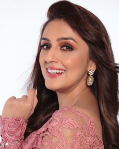 Aarti Chhabria Instagram - Swipe 👈
1, 2, 3, 4, 5 Which one is your favourite ? 💗 #tellme #poll #poser #wednesdaymood