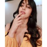 Adah Sharma Instagram - My very educated mother just showed us nine planets 🤫😏🤓 Who else learned this in school ? , , , , @asira.tarannum Hair @snehal_uk Wearing @dimpleacharya_official @jagats38 Makeup @_makeup__andy @azeem_khann #100YearsOfAdahSharma #adahsharma . . P.S. A Tajbooj a day keeps the doctor away 🍉 (not the apple doctor )