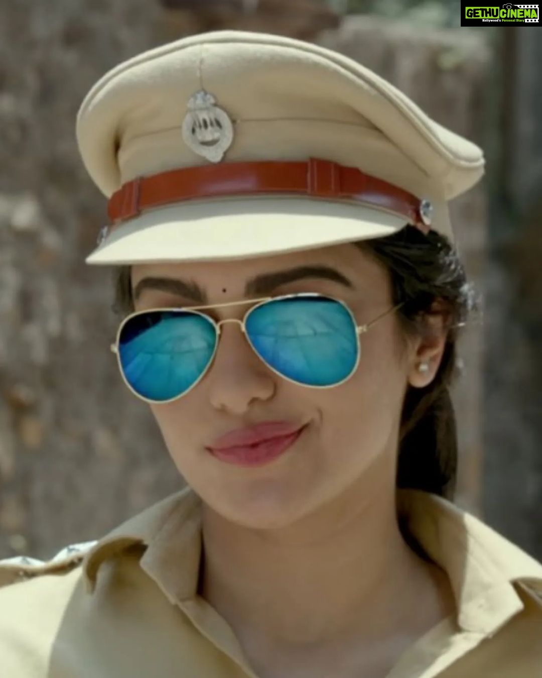 Adah Sharma Instagram - Adah Sharma is Kanoon because,,,,,? , , , #LondonTourism #TheObviousReasonIsLambeHaathButBeCreativeIfYouHaveSomeOtherReasonsAlsoBtwJustOnScreenKanoonNoOneGetOffendedAndIfYouDoThenEatAVadaPavWithExtraTeekhaChu 🙃 , #thelonghastagsarebackactuallytheywerehereonkytheydidntgoanywhere 🙃🙃 , , #100YearsOfAdahSharma #adahsharma 👻 London, United Kingdom