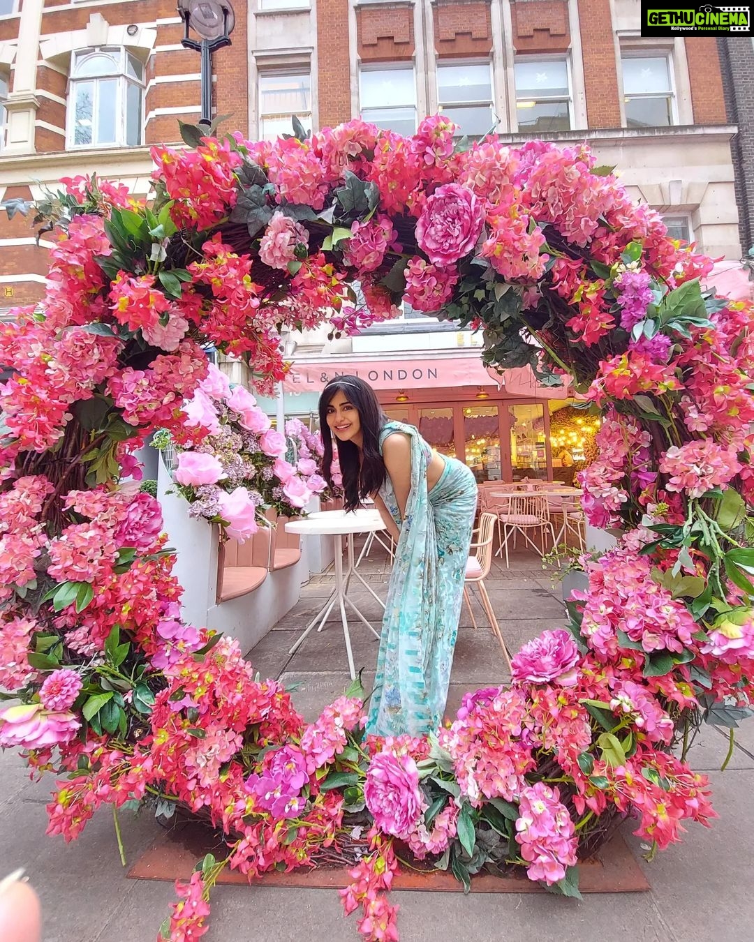 Adah Sharma Instagram - Adah Sharma is Kanoon because,,,,,? , , , #LondonTourism #TheObviousReasonIsLambeHaathButBeCreativeIfYouHaveSomeOtherReasonsAlsoBtwJustOnScreenKanoonNoOneGetOffendedAndIfYouDoThenEatAVadaPavWithExtraTeekhaChu 🙃 , #thelonghastagsarebackactuallytheywerehereonkytheydidntgoanywhere 🙃🙃 , , #100YearsOfAdahSharma #adahsharma 👻 London, United Kingdom