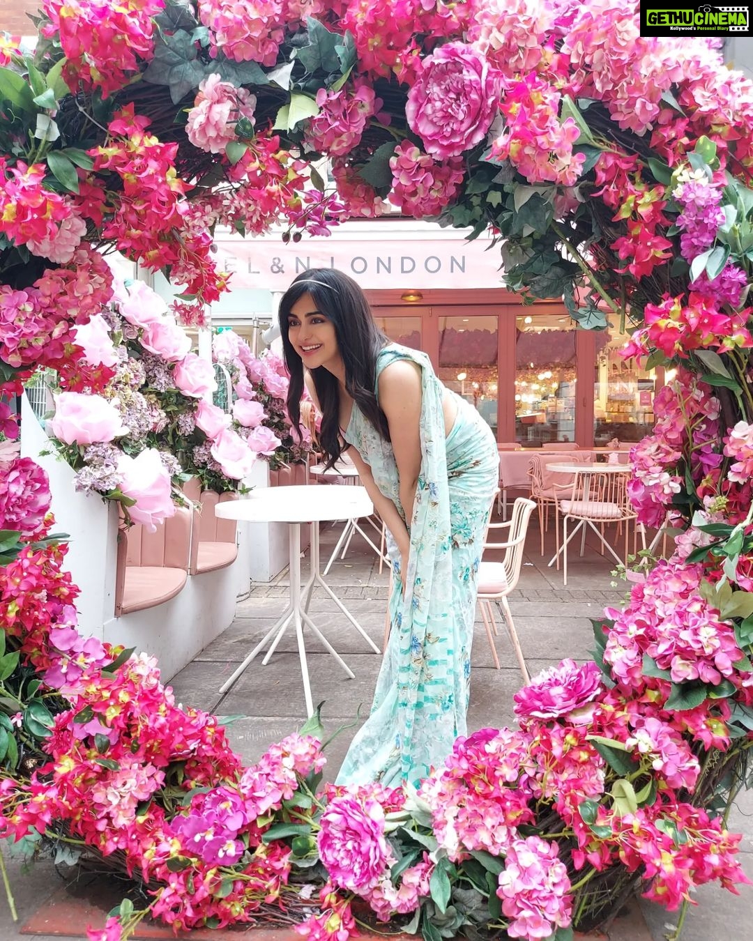 Adah Sharma Instagram - Adah Sharma is Kanoon because,,,,,? , , , #LondonTourism #TheObviousReasonIsLambeHaathButBeCreativeIfYouHaveSomeOtherReasonsAlsoBtwJustOnScreenKanoonNoOneGetOffendedAndIfYouDoThenEatAVadaPavWithExtraTeekhaChu 🙃 , #thelonghastagsarebackactuallytheywerehereonkytheydidntgoanywhere 🙃🙃 , , #100YearsOfAdahSharma #adahsharma 👻 London, United Kingdom
