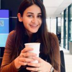 Aditi Arya Instagram - AASL sent an email titled ‘Hot Chocolate - Today!’ 🏃‍♀️🏃‍♂️🏃 @fghamilton clicked too nice a picture and shall be forced to let me return the favor. You can run but you can’t hide. @yalesom