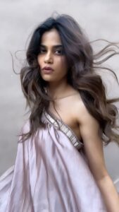 Aditi Sudhir Pohankar Instagram - I think when I watched Dune, I couldn’t get over this background score @hanszimmer created, so immaculate, dusty , I could feel the spice in the sand miles away from the desert 🌵 Couldn’t help to cut this one on this track. If you’ll have watched the film and would like to share what you creative reel could be on this track, drop in my DM and I’ll share the one that’s best matched 😃 Love to all of you ♥️ Credit @niveditapohankar HMU @khushbusoni06 . . . . . #love #aaditipohankar #traveldiaries #she #jaipur #travel #beauty #beautiful #smile #instagood #instagram #insta #dune #hair