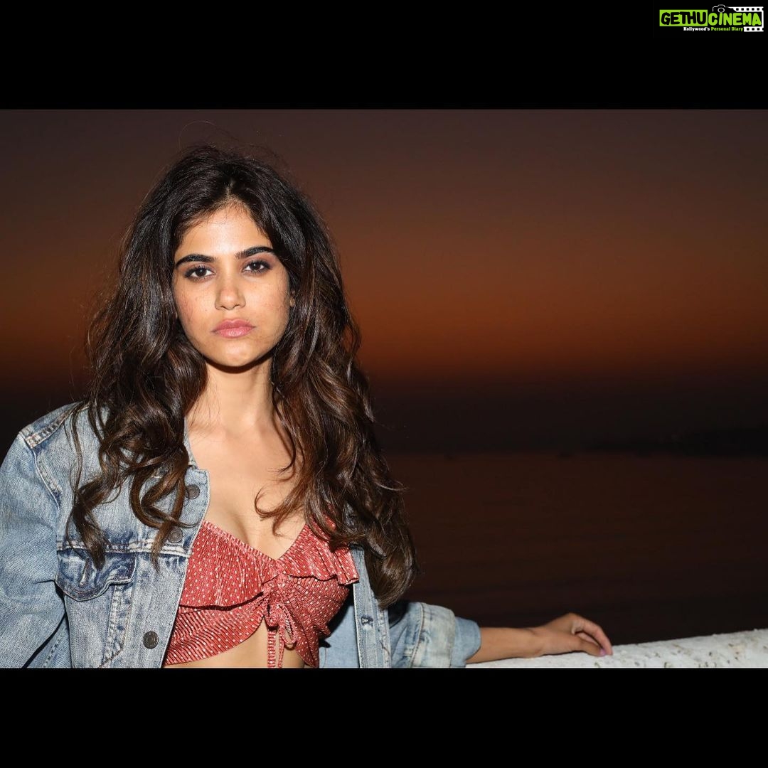 Aditi Sudhir Pohankar Instagram - Stay until the sun sets, please ? . . . . 📸@shubhammandhyaphotography #aaditipohankar #she #sunsets #love #fashion #fashionnova #fashionista #instagood #actor #celebrity #mumbai #instagood #instagram #ootd #photography #photooftheday #fitness #instafashion #actorslife #shetravels #happy