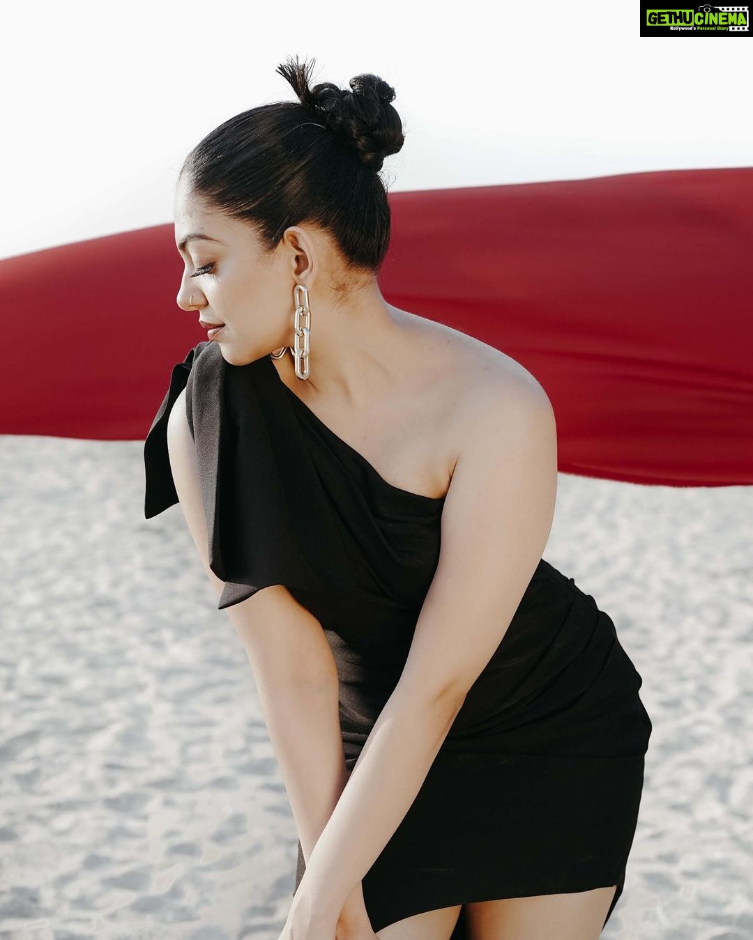 Ahana Kumar Instagram - If you love yourself , come say Hi š¹ Cute A Team : Photography : @manekha_ Styling & Creatives : @stylingbyafsheenshajahan Hair & Make-Up : @rizwan_themakeupboy Outfit : @ethereal.kochi Photography Assisted by : @david_steve_ š¹š¤