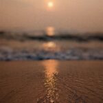 Ahana Kumar Instagram - Today’s Moment of Magic was this fraction of a second at 6:29 AM , when the Sun peeped out from below the Clouds to begin today’s Sunrise and just then , the popular patterned bird-flock of Mahabalipuram flew by signalling Us , not to miss the glorious sunrise! I live for Moments like this ♥️