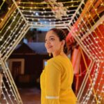 Ahana Kumar Instagram - Yellow is such a happy colour. You think so too? 🌼 My Hair-Stylist : @sindhu_krishna__ , Master of Braids 🌸 #MeenakshisHaldi ✨ PS - Yes it happened before the wedding. I forgot to post it then 😛