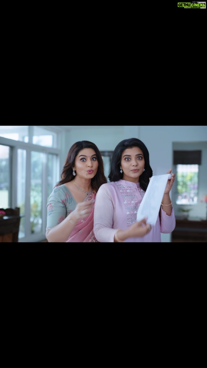 Aishwarya Rajesh Instagram - Let me share a small memory I was a little girl standing in one corner an watching shooting for the first time @ramojifilmcity hyd and my mom was lik enough come let’s go i was lik glued watching beautiful @realactress_sneha and when i was acting along with her still had the same feel. Thank u @supersaravanastores had amazing time working wit her Directed @balasubramanianbabushankar