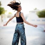 Aishwarya Sakhuja Instagram - What are your reasons to smile today?? Shot by @anoop.devaraj Hair and makeup @nanki.mua Shoot managed by @chai_with_ahmad #AishwaryaSakhuja #actorslife #actor #streetstyle #streetfashion #mydubai #travelwithash #anchor