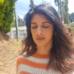 Aishwarya Sakhuja Instagram - JUST CUZ I LIKED THE BEAT OF THIS SONG😛 #reeitfeelit #reelsinstagram #reelsvideo #travelwithash #Tamilnadu #AishwaryaSakhuja #reelkarofeelkaro #nature #breath #freshair #hills #wellington #coonoor #ooty #coimbatore