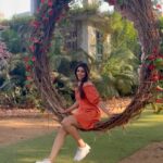 Akanksha Puri Instagram - Aawaara hoon 😍❤️ . . #reels #aawarahoon #oldsongs #video #bts #nofilter #raw #trending #love #lifestyle #fun #goodvibes #reelitfeelit #reelsinstagram #happy #song #beingme #akankshapuri #❤️