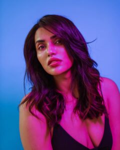 Akshara Gowda Instagram - 🎶We can wait forever for the world to un-track We can wait forever for the worthwhile track 🎶❣️♥️ #aksharagowda #stylishtamizhachi #stylishtamilachi #aksharagowdabikki PC : @puchi.photography