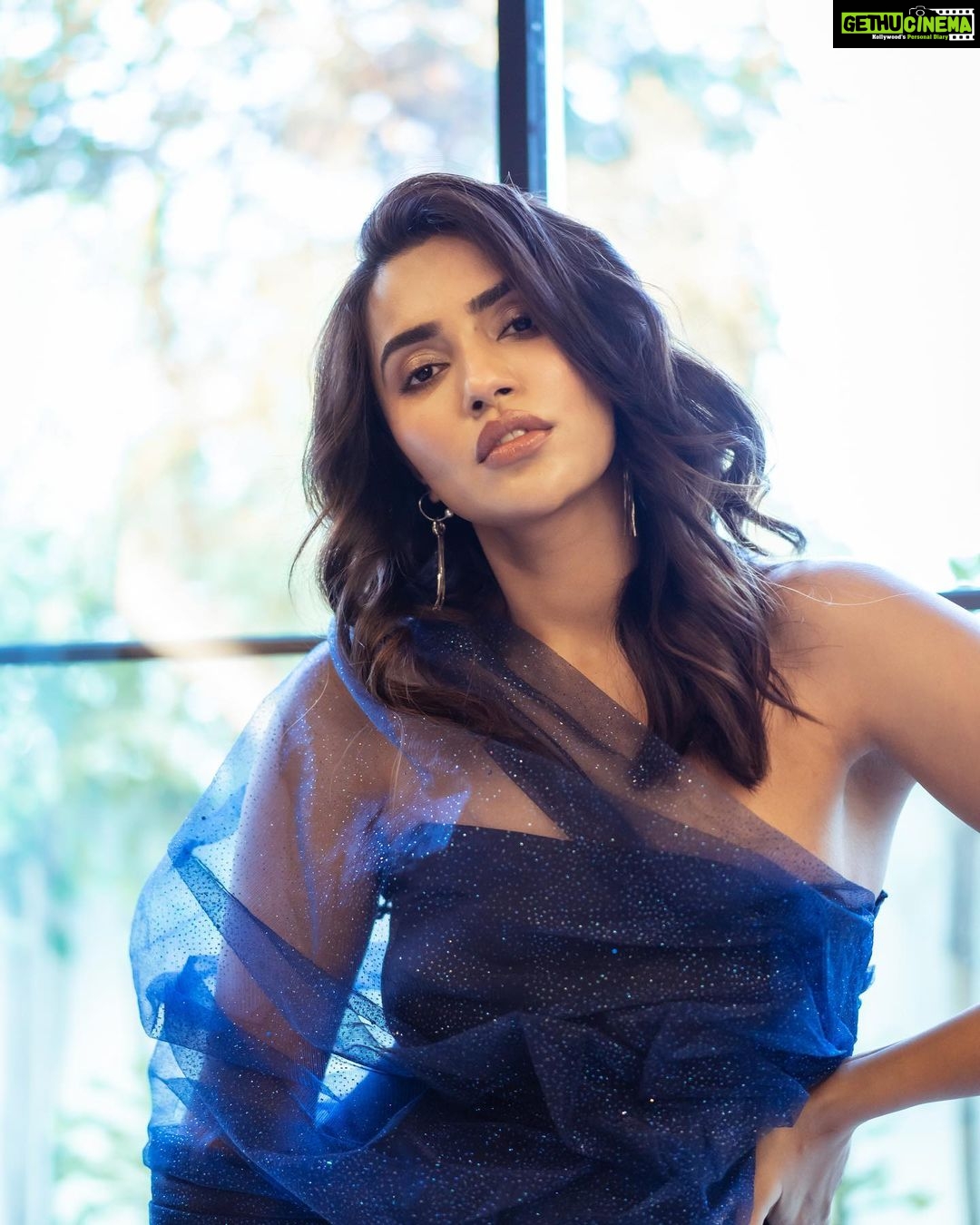 Akshara Gowda Instagram - Don’t go yet 🦋 Styled by @suryakoyya Makeup and hair by @makeupbyharika Photography by @puchi.photography Wearing @sonaakshiraaj @sakshiagarwal_1806 @trupti1681 Events @sofiyaevents #aksharagowda #stylishtamilachi #aksharagowdabikki #stylishtamizhachi