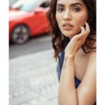 Akshara Gowda Instagram - “OH SCREW BEAUTIFUL . I’m brilliant , If you want to appease me , compliment my brain “ 💙🦋 Styled by @suryakoyya Makeup by @makeupbyharika Hair by @bisorjit Photography by @puchi.photography Wearing @sonaakshiraaj @sakshiagarwal_1806 @trupti1681 Events @sofiyaevents #aksharagowda #stylishtamilachi #aksharagowdabikki #stylishtamizhachi