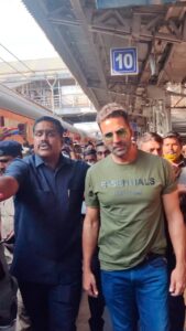 Akshay Kumar Instagram - चारों ओर है एक ही नारा, 
बच्चन ! बच्चन ! बच्चन ! बच्चन ! 

#BachchhanPaandey आ रहा है 18th March को!

Advance bookings now open! Link in bio