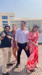 Akshay Kumar Instagram - Saare Bolo Bewafa!! 👻 Are you tripping on this song too?? 💃🏻💃🏻😍😍 @arshad_warsi @akshaykumar @jacquelinef143