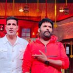 Akshay Kumar Instagram - Bewafa…yane dhokebaaz. Sabki life mein hota hai. Abhi meri life mein hai @kapilsharma . Aur aapki? Make a reel with #SaareBoloBewafa. Zor se bolo bewafa!!