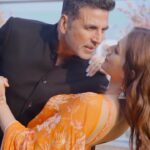 Akshay Kumar Instagram - Be it your mother, daughter, cousin or friend, we all have people who make our lives special by just being there…show them you care. Be innovative, make your reel dedicating to your special someone using #MeriJaanMeriJaan and I’ll reshare the good ones.