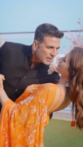 Akshay Kumar Instagram - Be it your mother, daughter, cousin or friend, we all have people who make our lives special by just being there…show them you care. Be innovative, make your reel dedicating to your special someone using #MeriJaanMeriJaan and I’ll reshare the good ones.