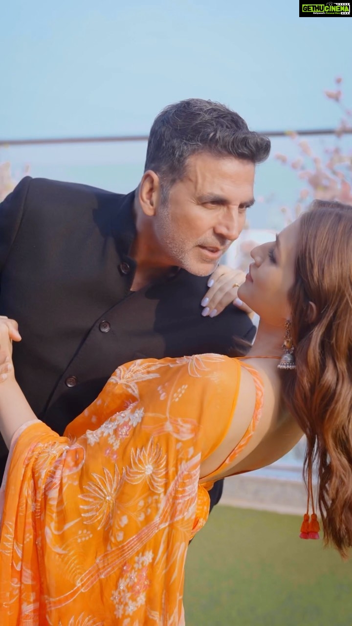 Akshay Kumar Instagram - Be it your mother, daughter, cousin or friend, we all have people who make our lives special by just being there…show them you care. Be innovative, make your reel dedicating to your special someone using #MeriJaanMeriJaan and I’ll reshare the good ones.