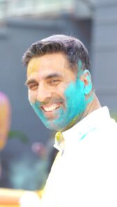 Akshay Kumar Instagram - आप और आपके पूरे परिवार को मेरी तरफ से होली की हार्दिक शुभकामनाएं.
Happy Holi !