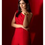 Amrita Rao Instagram - Thinking Red 🍒 Red jumpsuit - @ete_india 🥂 Earrings - @shopnimaii And @sangeetaboochra ✨ Ring & cuff - @aquamarine_jewellery 💫 Styled by : @surinakakkar ❤ Assisted by : @poojagulabani ❤ Photography by : @ipshita.db ❤