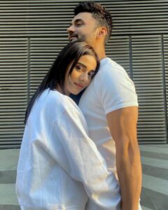 Amrita Rao Instagram - 💝🥁 presenting #aman 
.
You Guys have decided our Hashtag & its so beautiful… its what the world needs #aman 
When we were expecting… lot of fans suggested the same as a name for our baby - AMrita ANmol #aman 
Now #coupleofthings is like our 2nd baby and you suggested this #hashtag ❤️
