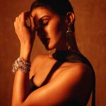 Amyra Dastur Instagram - Ready for my close up 📸 . Dressed in @antithesis.in with jewellery from @anabelachan @ruanijewellerycollective for the @hellomagindia Hall of Fame Awards 💫 . Styled by @malvika_tater Hair by @hairstylist_madhav MUA @nidhiagarwalmua Shot by @ishanzaka